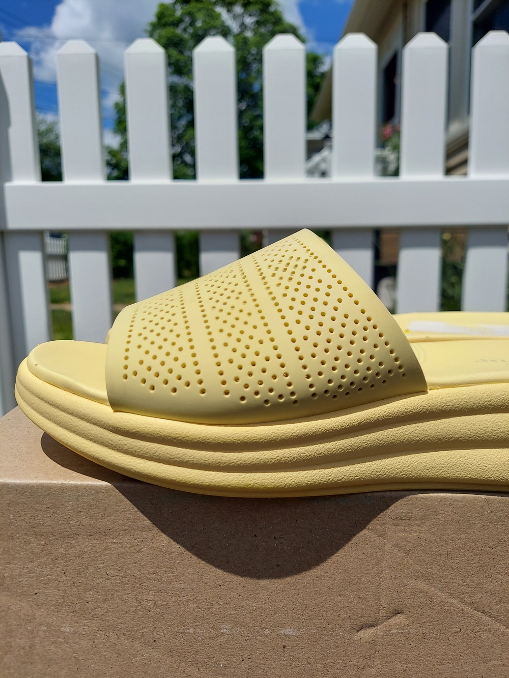 Clarks Cloudsteppers Pastel Yellow Slide Sandals Women's Size 8M NWT Athleisure - Picture 8 of 12